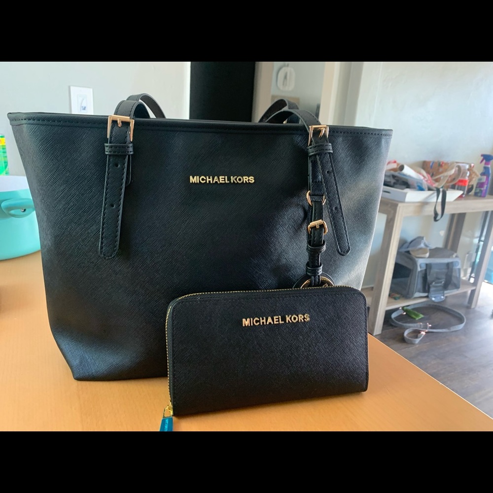 Michael Kors Jet Set Medium Leather Black Tote Set